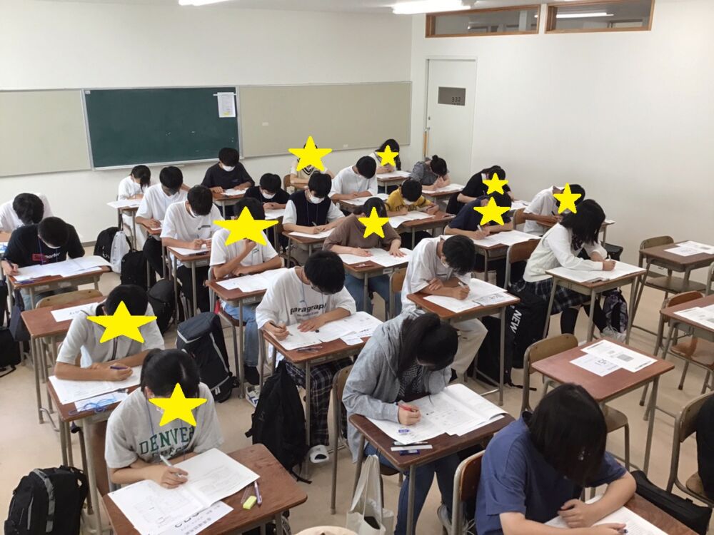 リアル入試を受ける中３生の画像